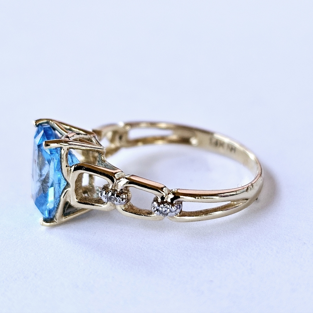 Elegant Genuine Blue Topaz & Diamond Ring in 14kt Solid Yellow Gold! 🩵💎 - Picture 3 of 10